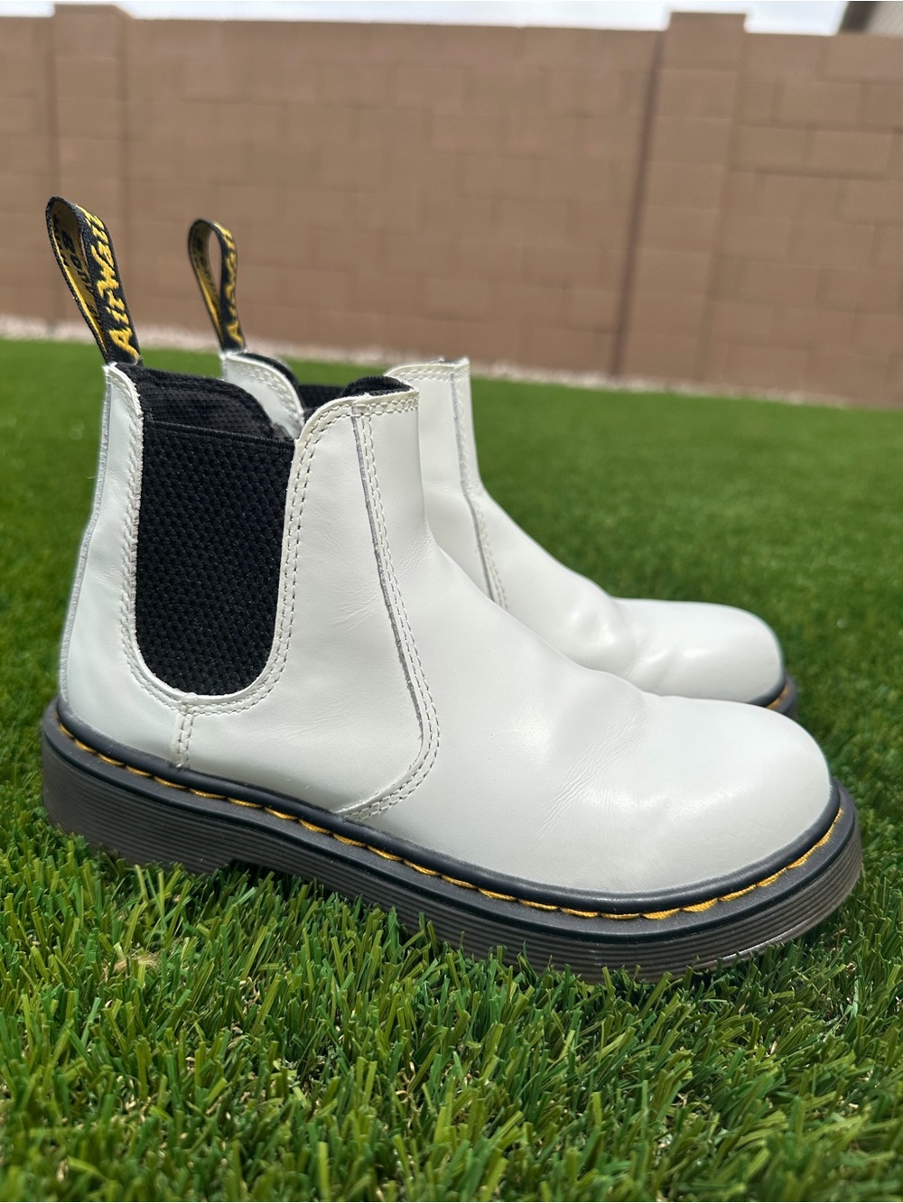 Dr.Marten kids white leather Chelsea boot
